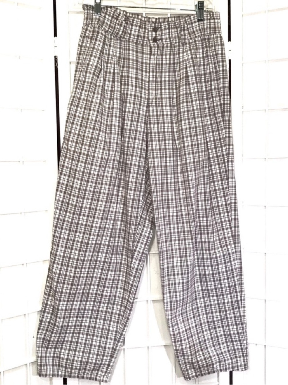 Liz Sport 100% cotton gray plaid striped scrunched high waist paper bag pants